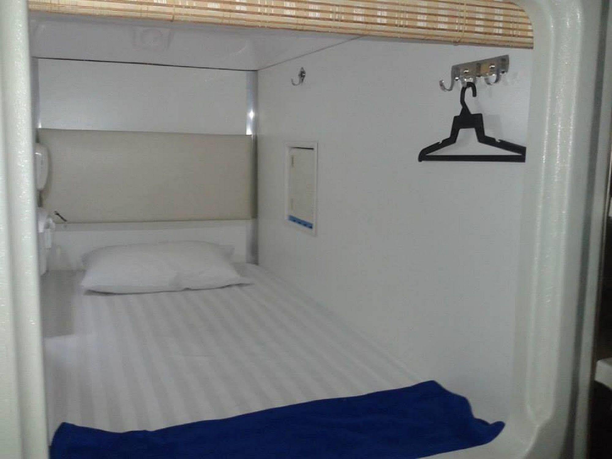 קואלה לומפור Ufo Capsule Hotel מראה חיצוני תמונה